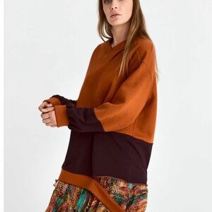 Roman’s Contemporary Colorblock Sweatshirt Size Medium